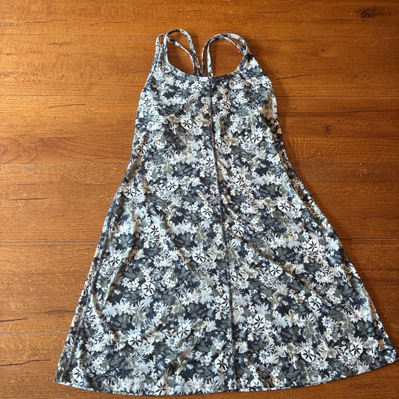 Patagonia Dresses & Skirts - Patagonia Athletic Floral Dress Green, White, Navy